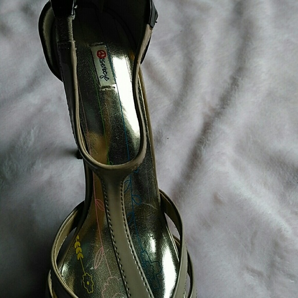 Shoes - Picture 4 of 5