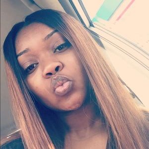 Meet your Posher, Raeshell