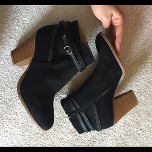 Black booties with chunky heel