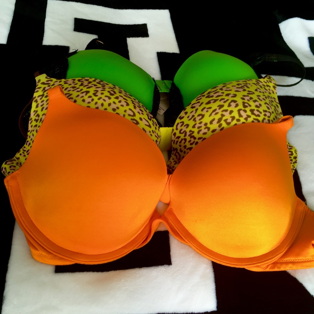 🔥STEAL A BUNDLE VICTORIAS SECRET 36C PUSH-UP BRAS