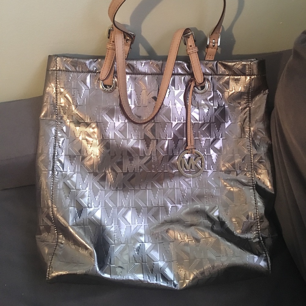 MK tote