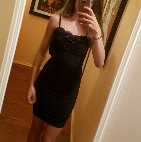 LBD with Roses - Picture 2 of 4