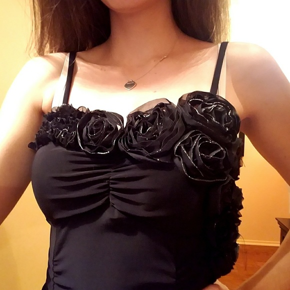 LBD with Roses - Picture 4 of 4