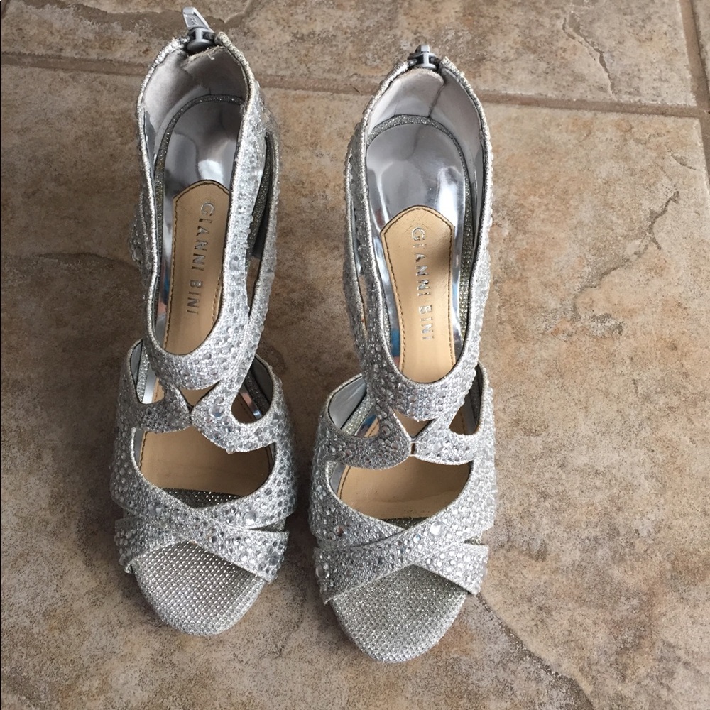Gianni Bini blinged out Sandals 6.5