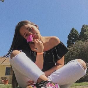 Meet your Posher, Veronica