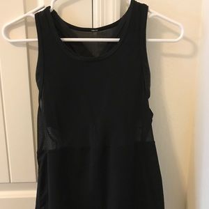 Lululemon 4 black mesh and bra