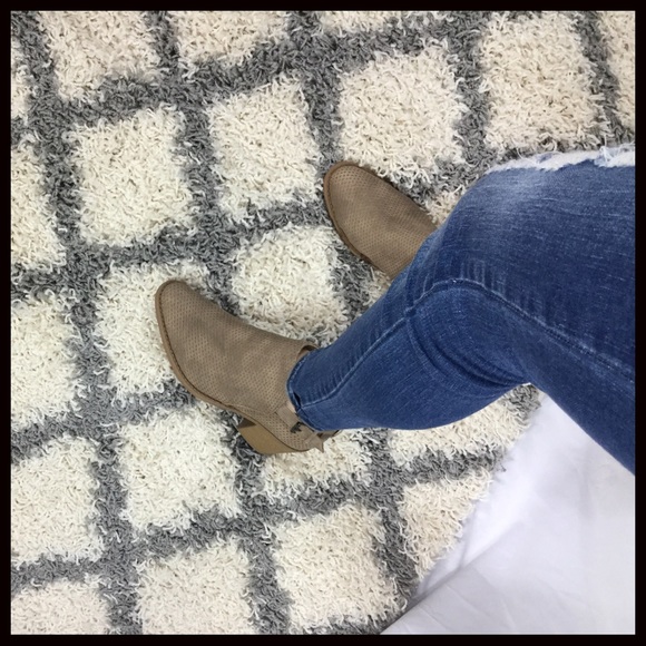 1 LEFT SALE‼️5 ⭐️Perforated Buckled Booties - Picture 6 of 7