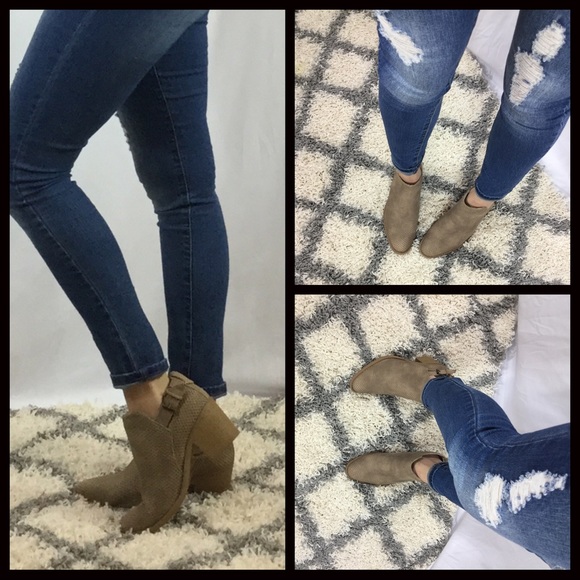 1 LEFT SALE‼️5 ⭐️Perforated Buckled Booties - Picture 3 of 7