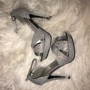 TOUCH UPS SPARKLY "SHELBY" heels! ✨