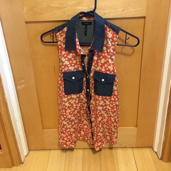 Floral button-up blouse. - Picture 1 of 1