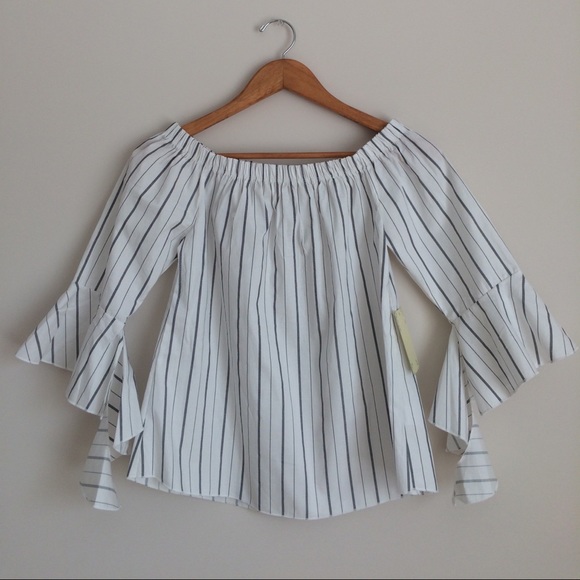 🎉PM EDITOR PICK 🎉Off Shoulder Flare Sleeve Top - Picture 4 of 4