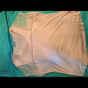 Beautiful lace top 🦋