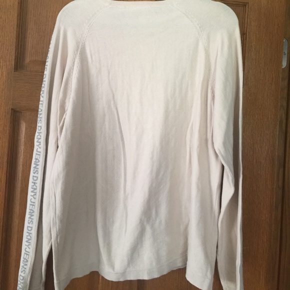Cute DKNY sweater! - Picture 4 of 4