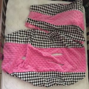 Custom made houndstooth infant cat seat cover!
