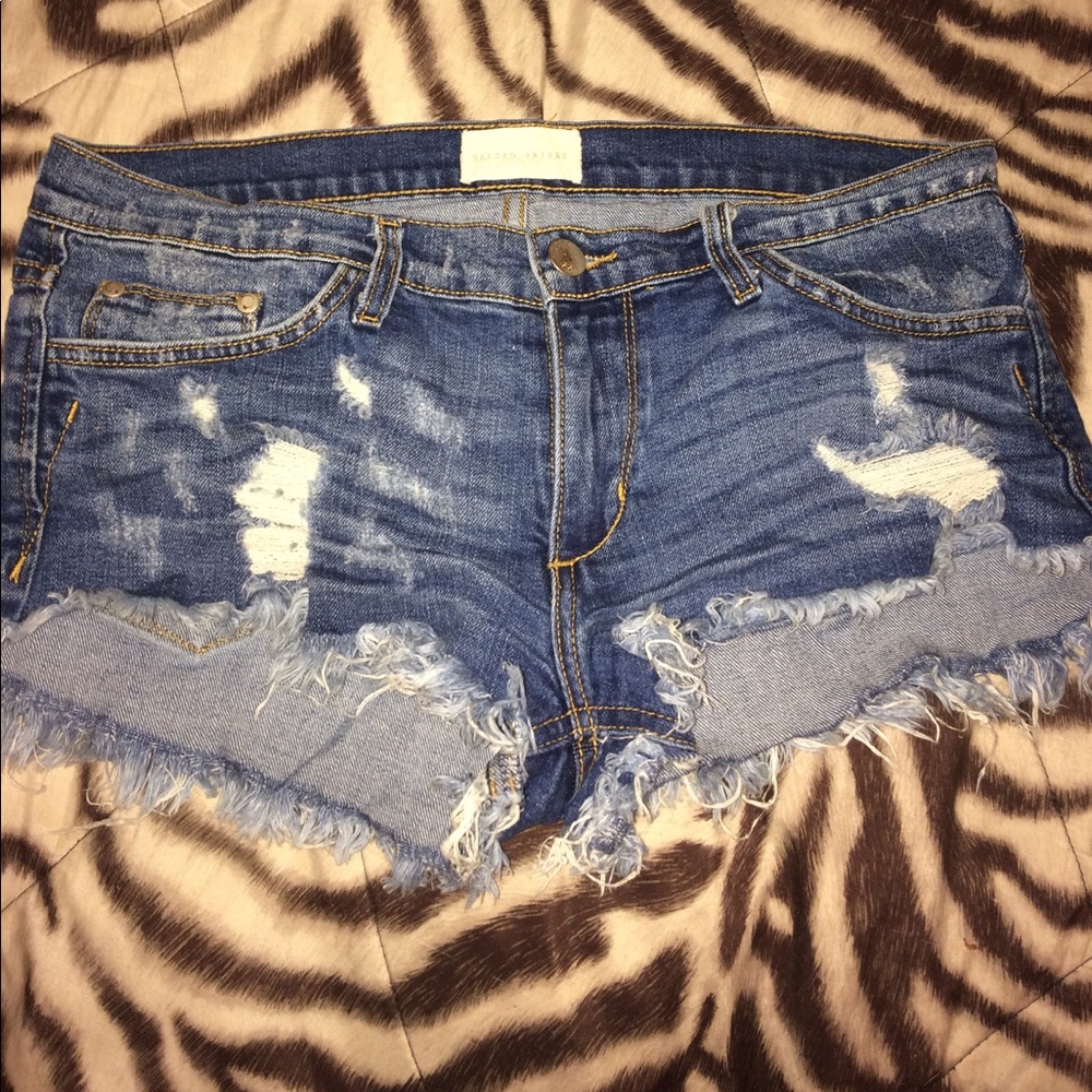 Gilded intent shorts!!