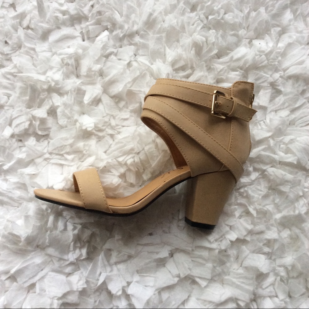 ✨HP✨ New Machi Ankle Strap Heels - Picture 2 of 5