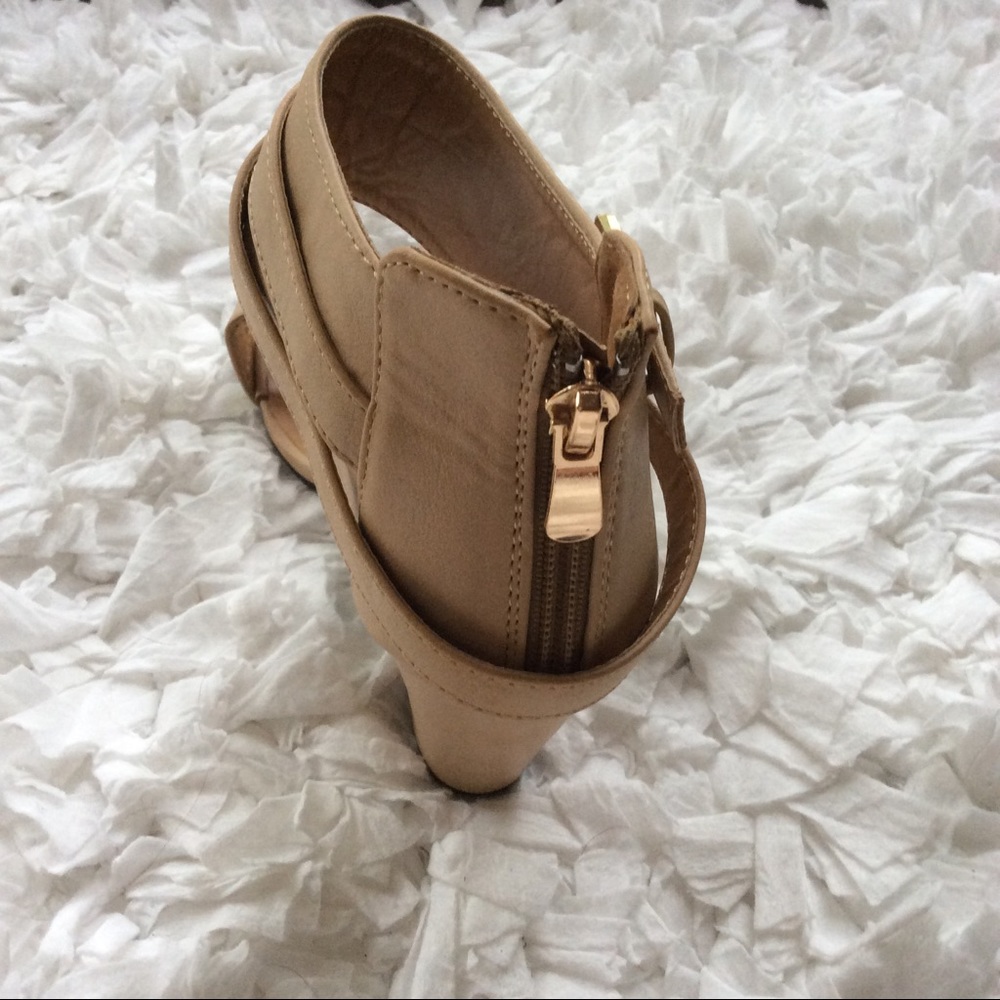 ✨HP✨ New Machi Ankle Strap Heels - Picture 3 of 5