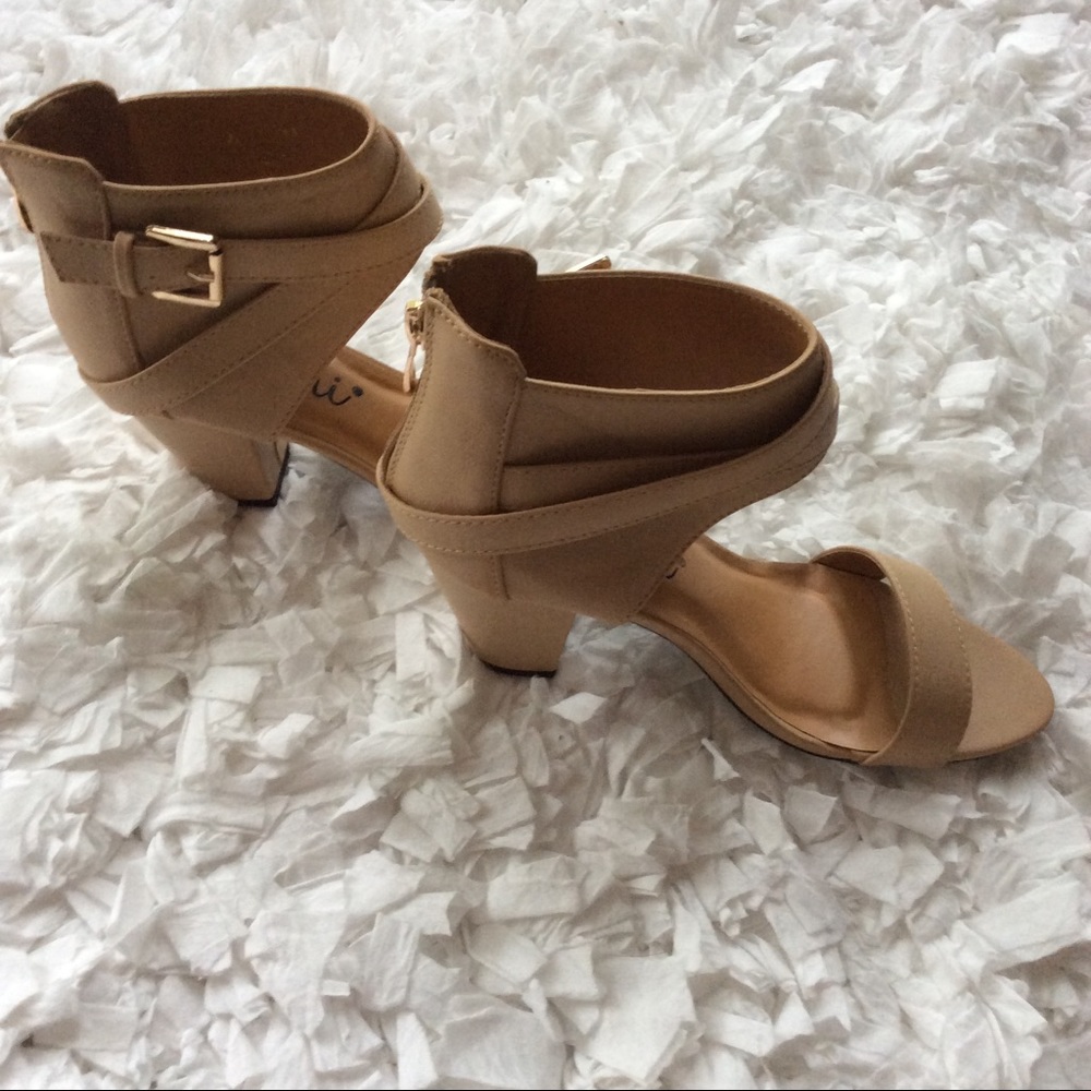 ✨HP✨ New Machi Ankle Strap Heels - Picture 4 of 5
