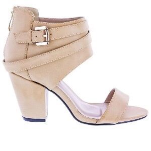 ✨HP✨ New Machi Ankle Strap Heels