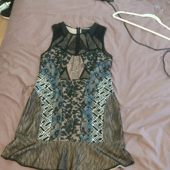 Greylin "Nikolai" Lace block dress. - Picture 2 of 6