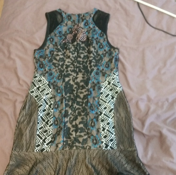 Greylin "Nikolai" Lace block dress. - Picture 3 of 6