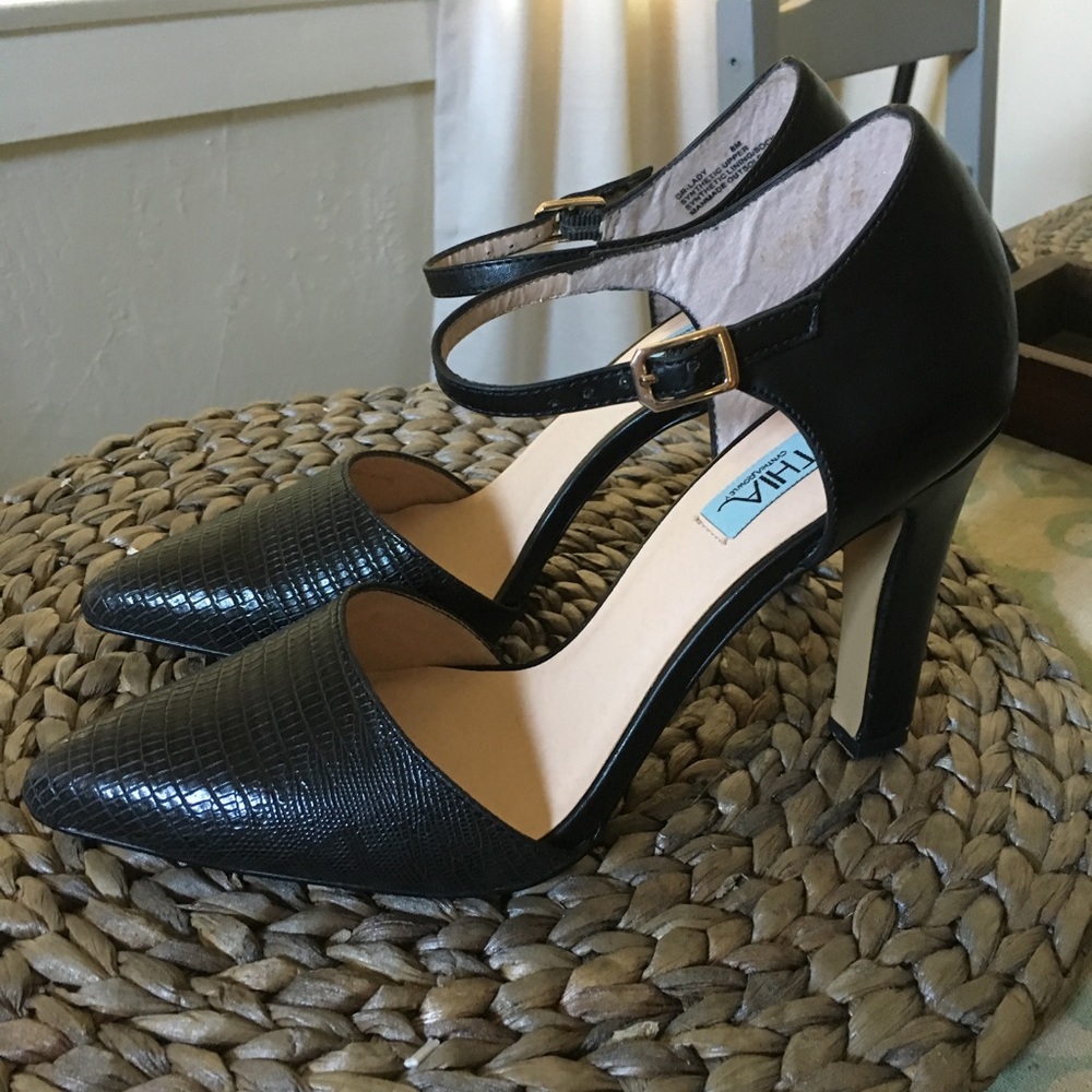 NEW Cynthia Rowley Heels Size 8