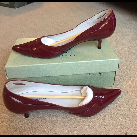 Patent leather maroon kitten heels - Picture 3 of 8