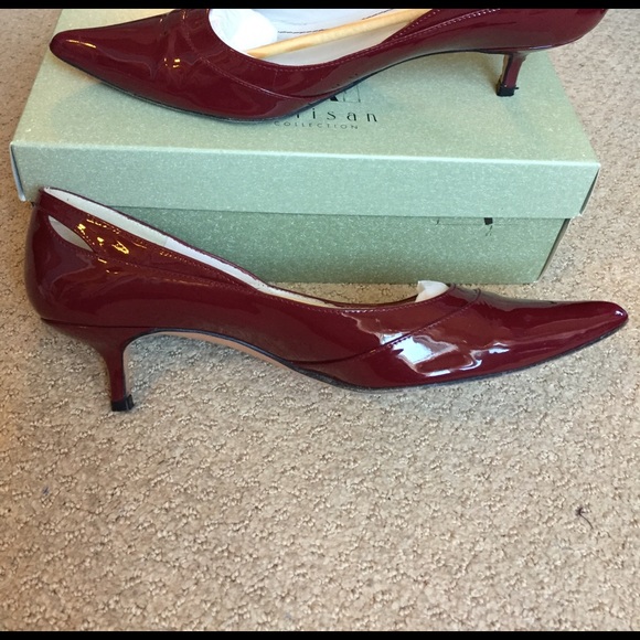 Patent leather maroon kitten heels - Picture 4 of 8