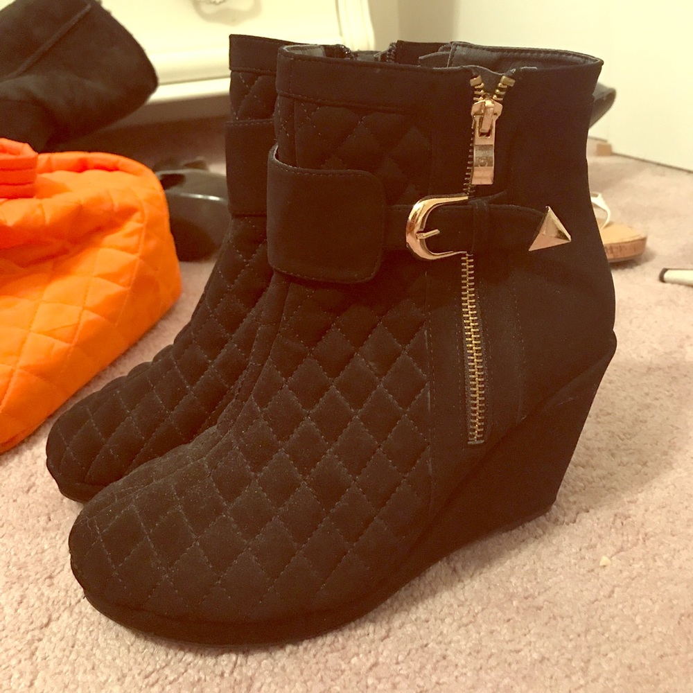 Wedged boots