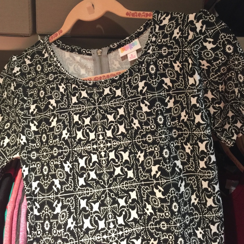Small lularoe Amelia