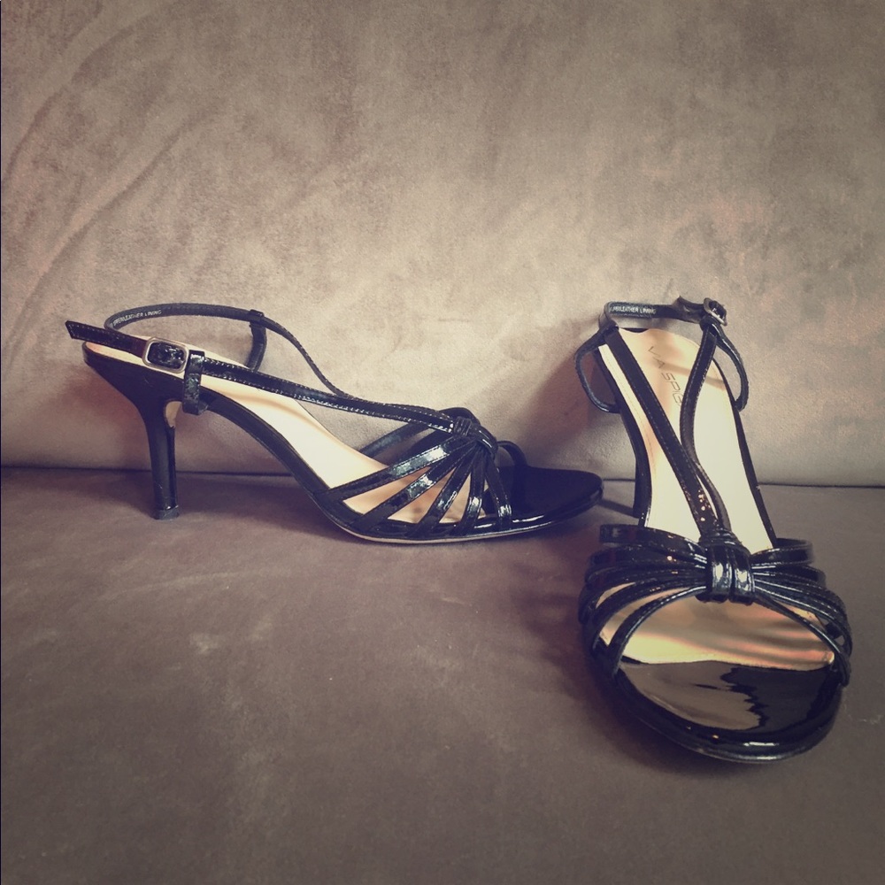 Via Spiga V-Ilan, Black pat leather