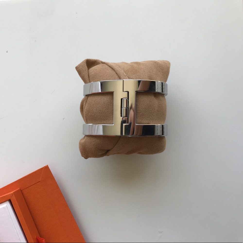 Tory Burch Sawyer cuff watch - Picture 2 of 8