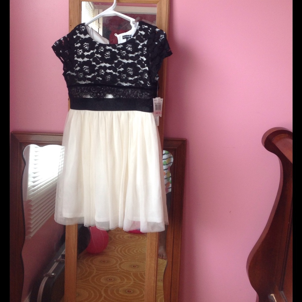 Black/White Floral Lace Dress