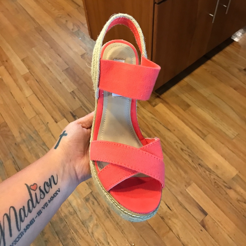 Steve Madden coral wedges