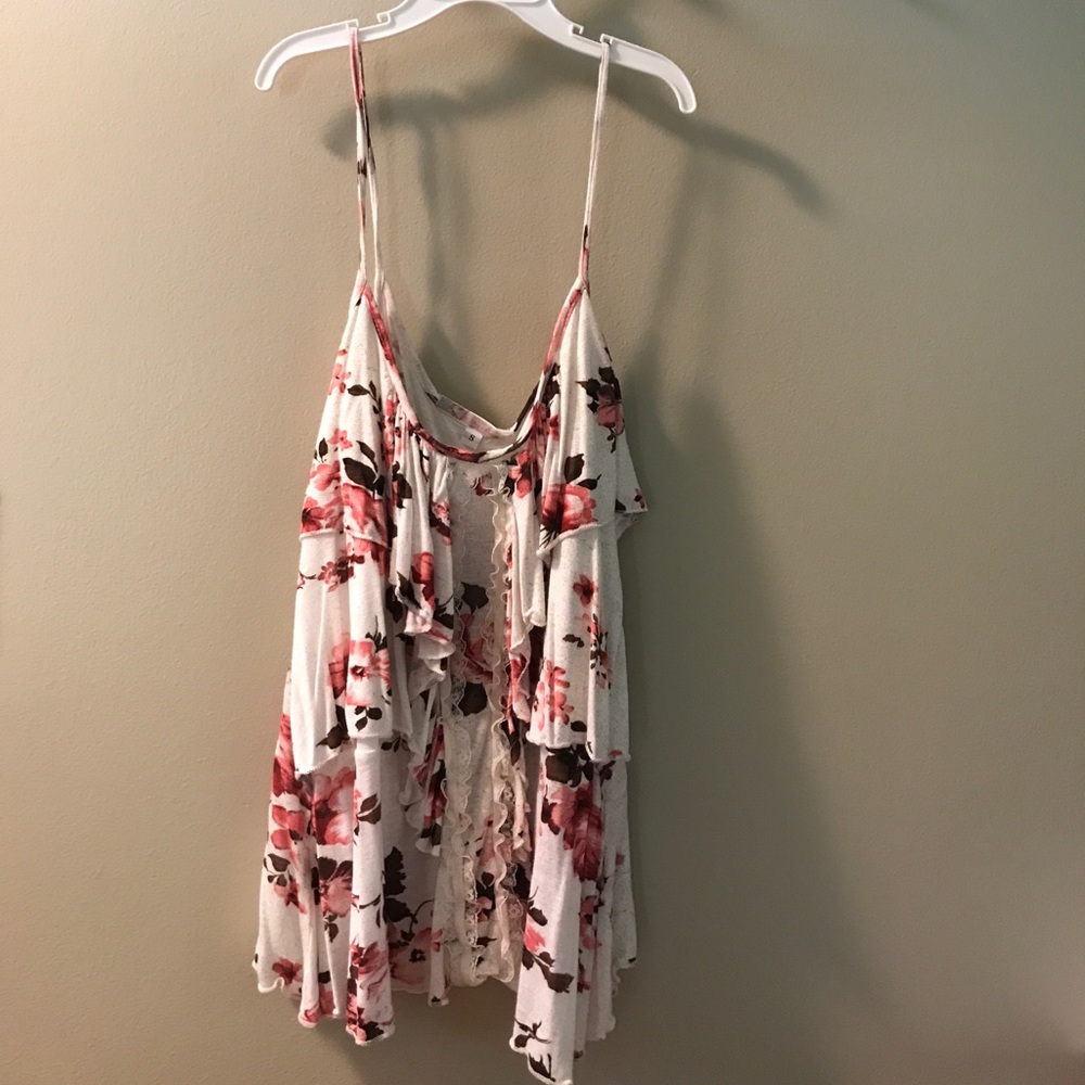 Flowery and flowing tank top