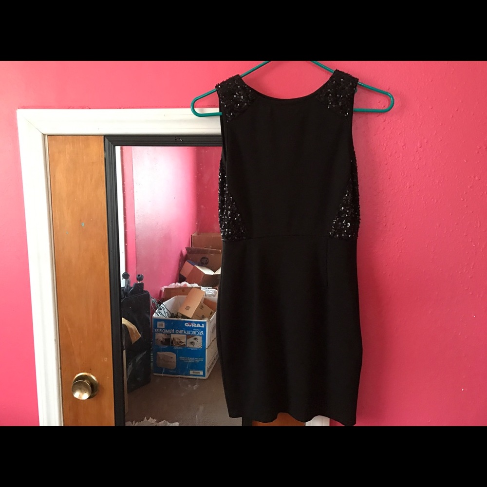 Dress - Picture 2 of 3