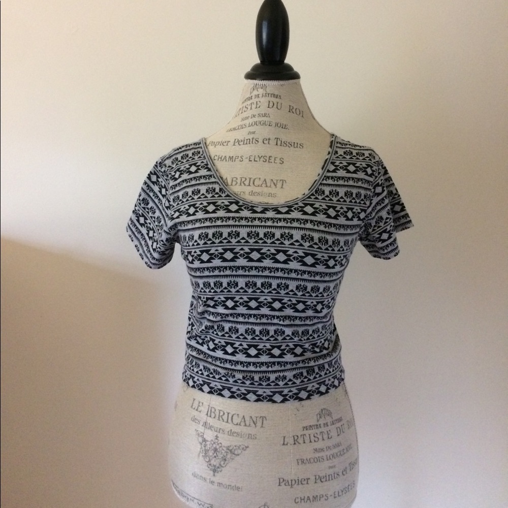 Aztec Print T Shirt Size L