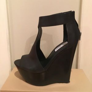 Steve Madden "Gunnther"  Platform Wedge