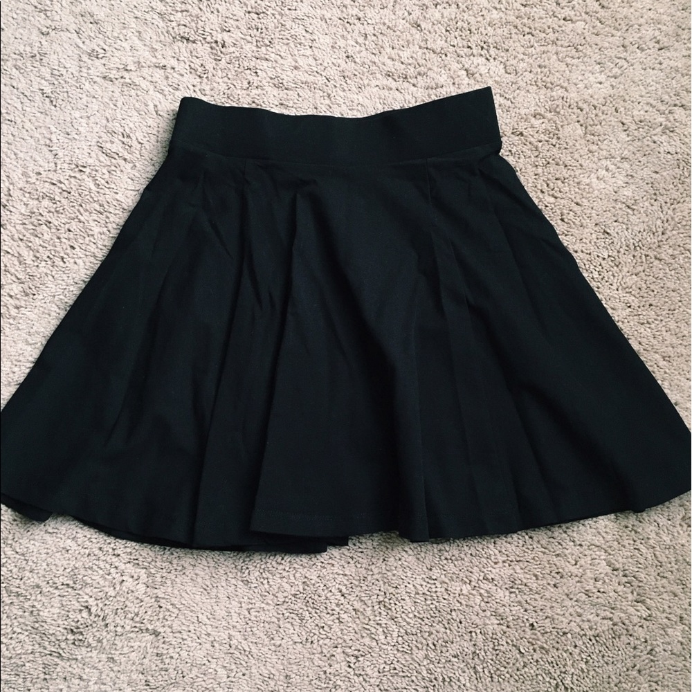 black skater skirt