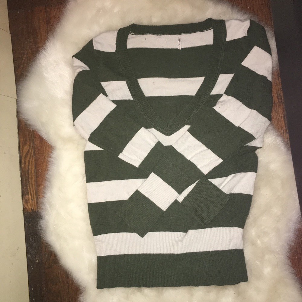 Stripped V-Neck shirt
