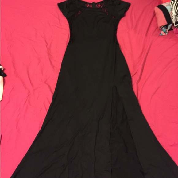 Black maxi w/lace accents on front and lace back - Picture 5 of 8