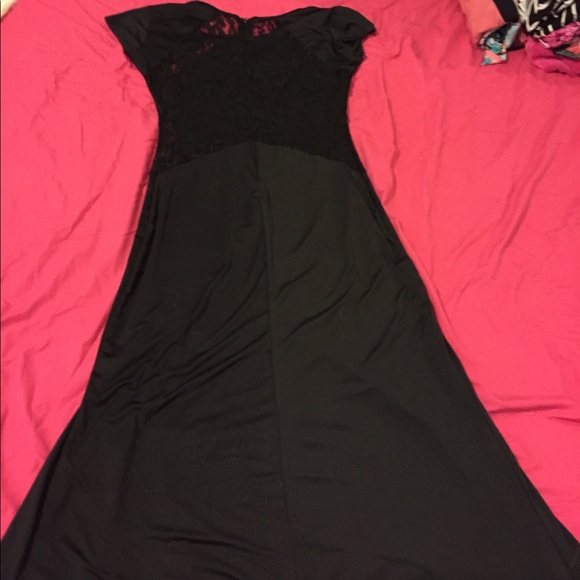 Black maxi w/lace accents on front and lace back - Picture 7 of 8