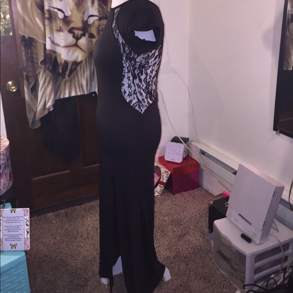 Black maxi w/lace accents on front and lace back - Picture 3 of 8