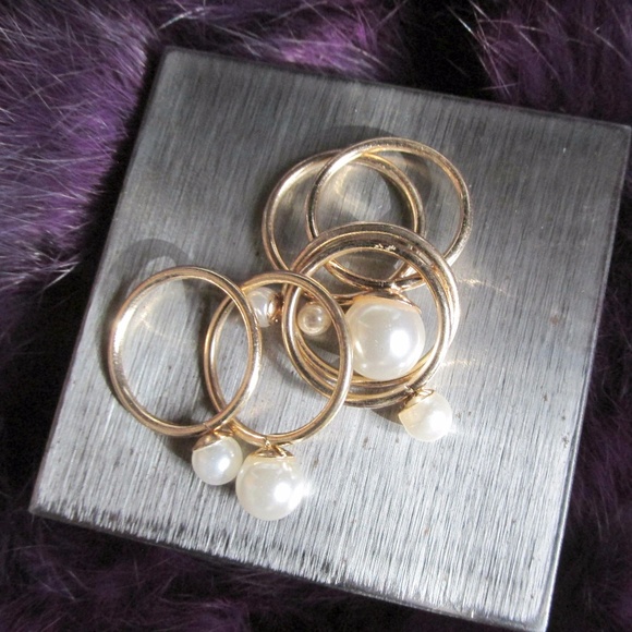 ICONIC LEGEND Multi Sized Pearl Midi Ring Set NWT - Picture 4 of 4