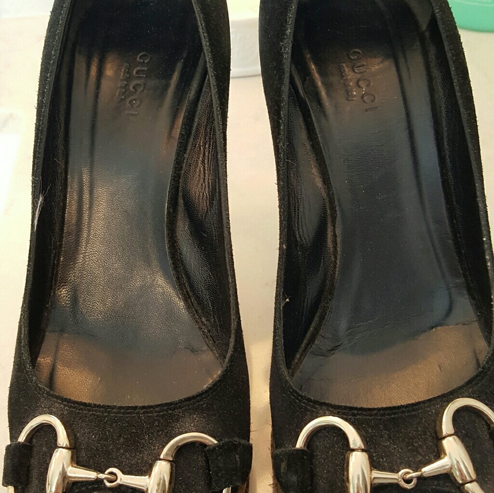 Gucci suede pumps