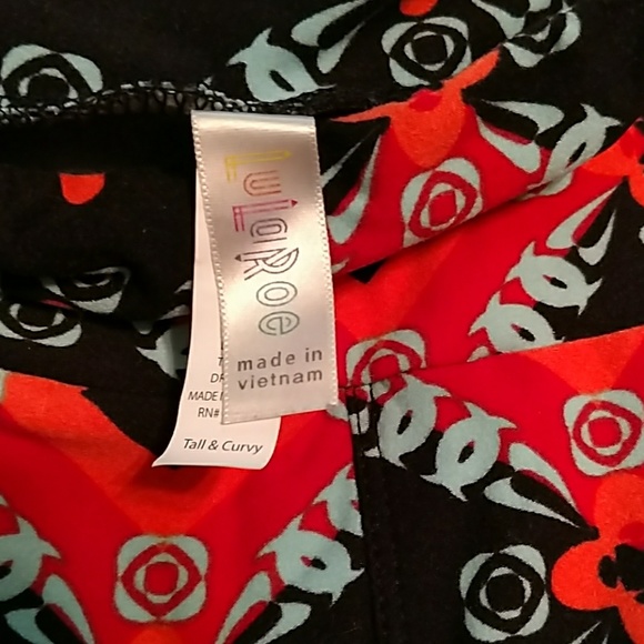 Lularoe TC leggings, black background - Picture 3 of 4