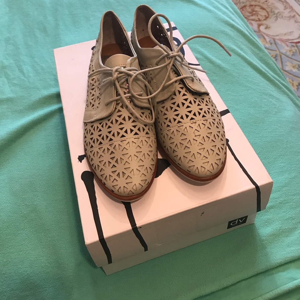 Dolce Vita 6.5 bone leather, lace up shoes