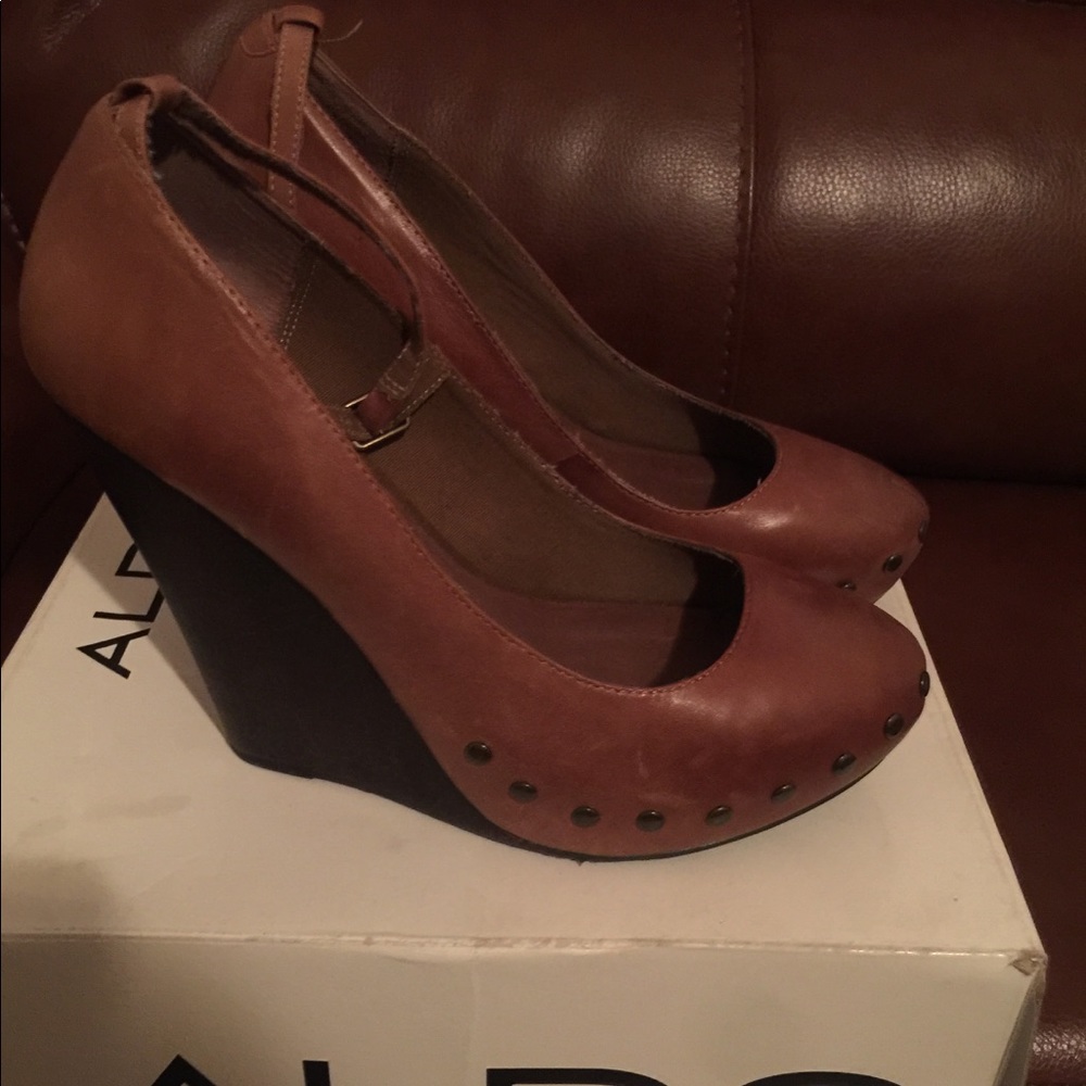 Rustic Aldo wedge single strap studded heel.