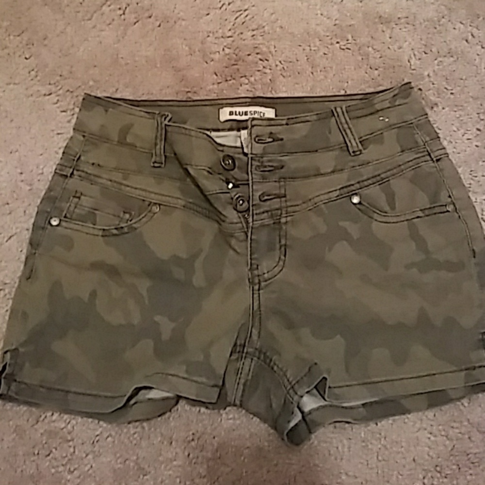 Camo high waisted shorts