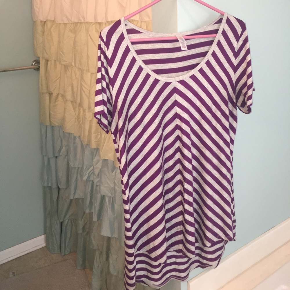 LuLaRoe classic tee • size M • gray and purple